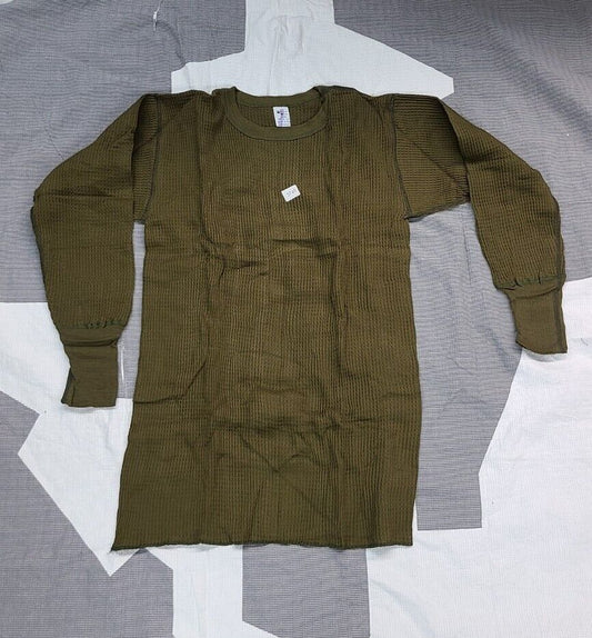 Canadian Force old thermal brand new size medium