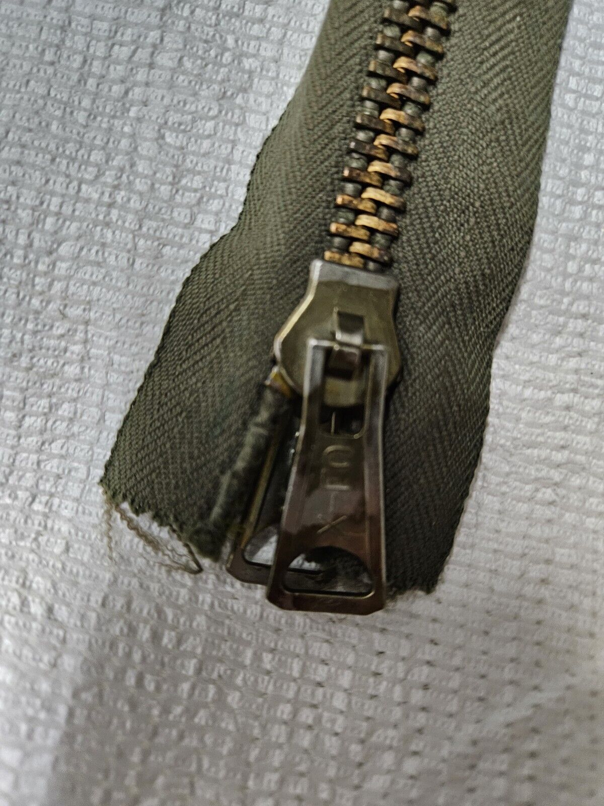 Canadian Army sleeping bag Zipper